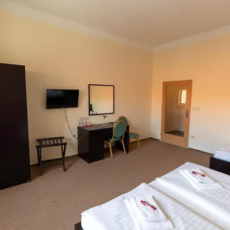 Prachen Hotel 3*